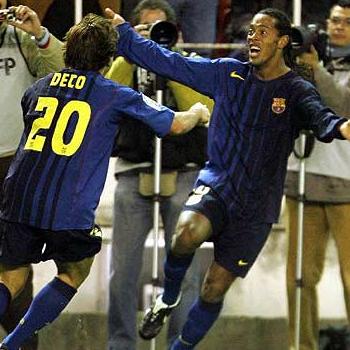 deco festeja com ronaldinho.jpg